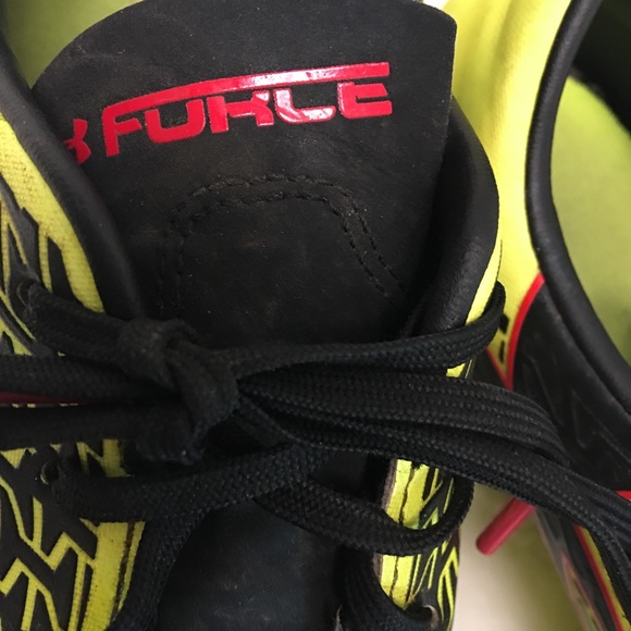 Under Armour Yellow CLUTCHFIT FORCE soccer cleats - Picture 5 of 9